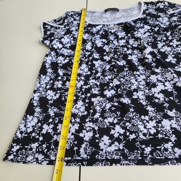 Adrienne Vittadini Black White Floral Sleeve Top Shirt Flare Short Sleeve Sz L - Picture 8 of 11